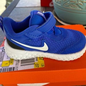 Nike Revolution 5, Size 6c, Blue/ white/ black